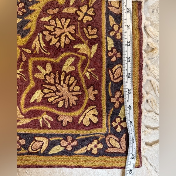 Elegant Floral Pattern Rug - Picture 6 of 6